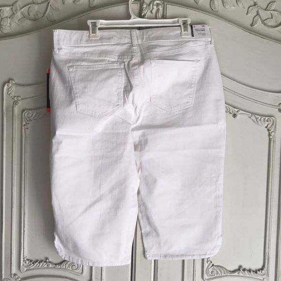 $10 flash sale (24 hr) NWT White Hidden stretch skimmer shorts mid rise size 16 - Picture 6 of 7